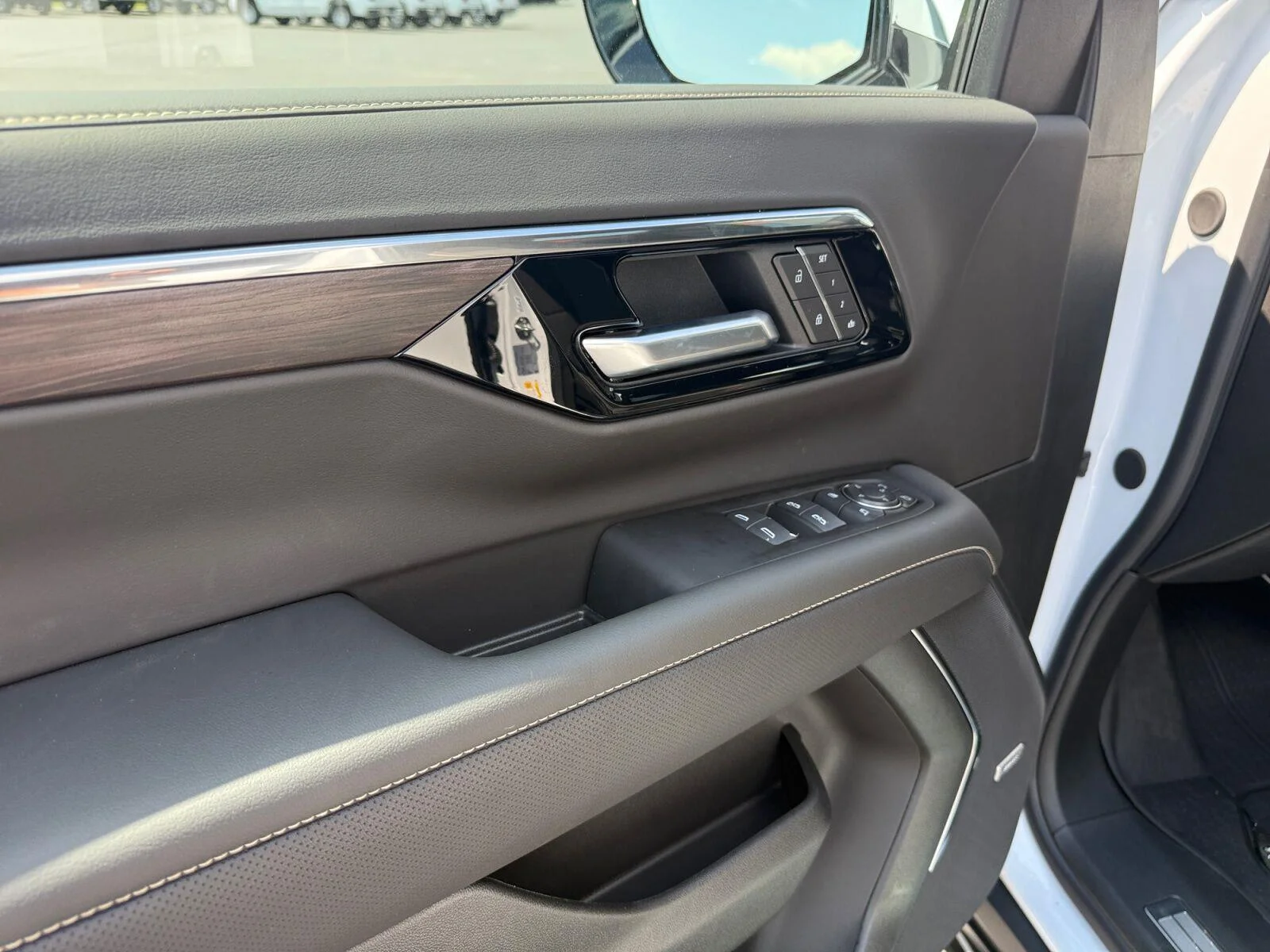 New 2026 Polar White Tricoat Chevrolet Premier image 21
