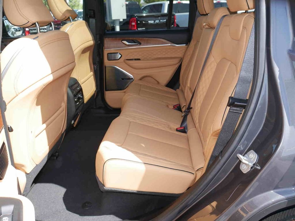 New 2026 Baltic Gray Metallic Clear-Coat Exterior Paint Jeep Summit image 12
