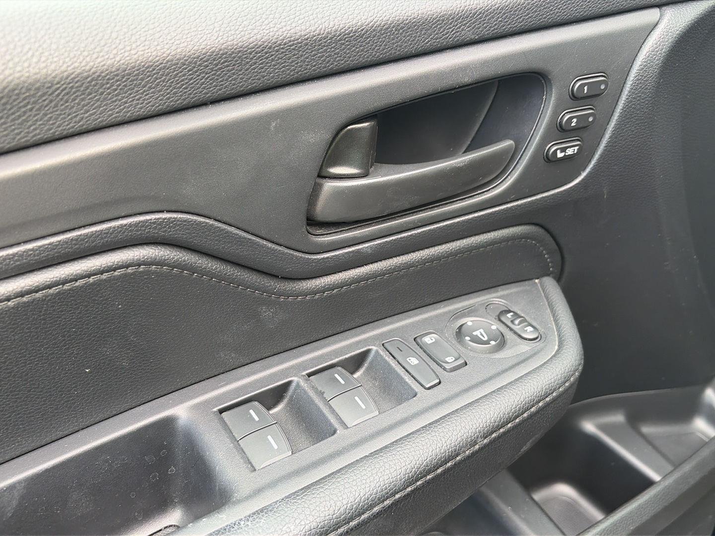 Used 2025  Honda EX-L image 8