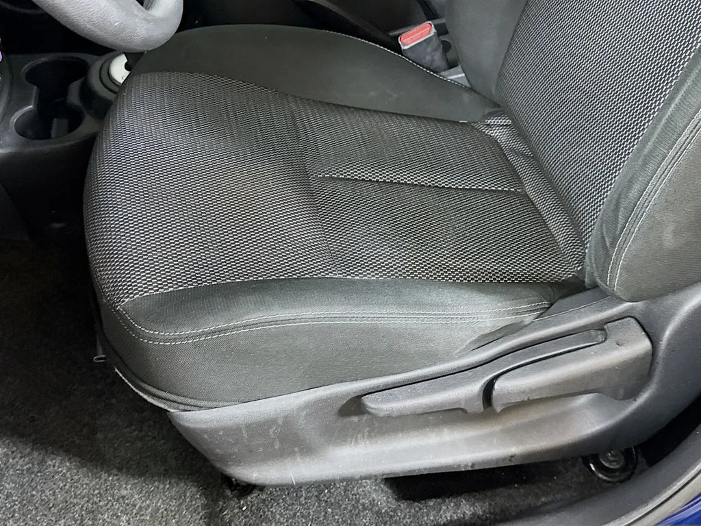 Used 2018 Blue Nissan 1.6 SV image 21