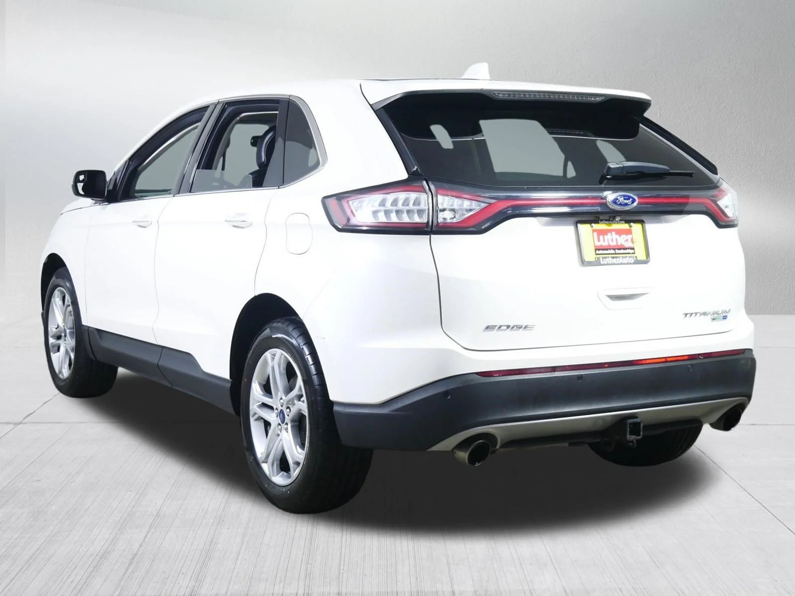 Used 2018 White Platinum Metallic Tri-Coat Ford Titanium image 5