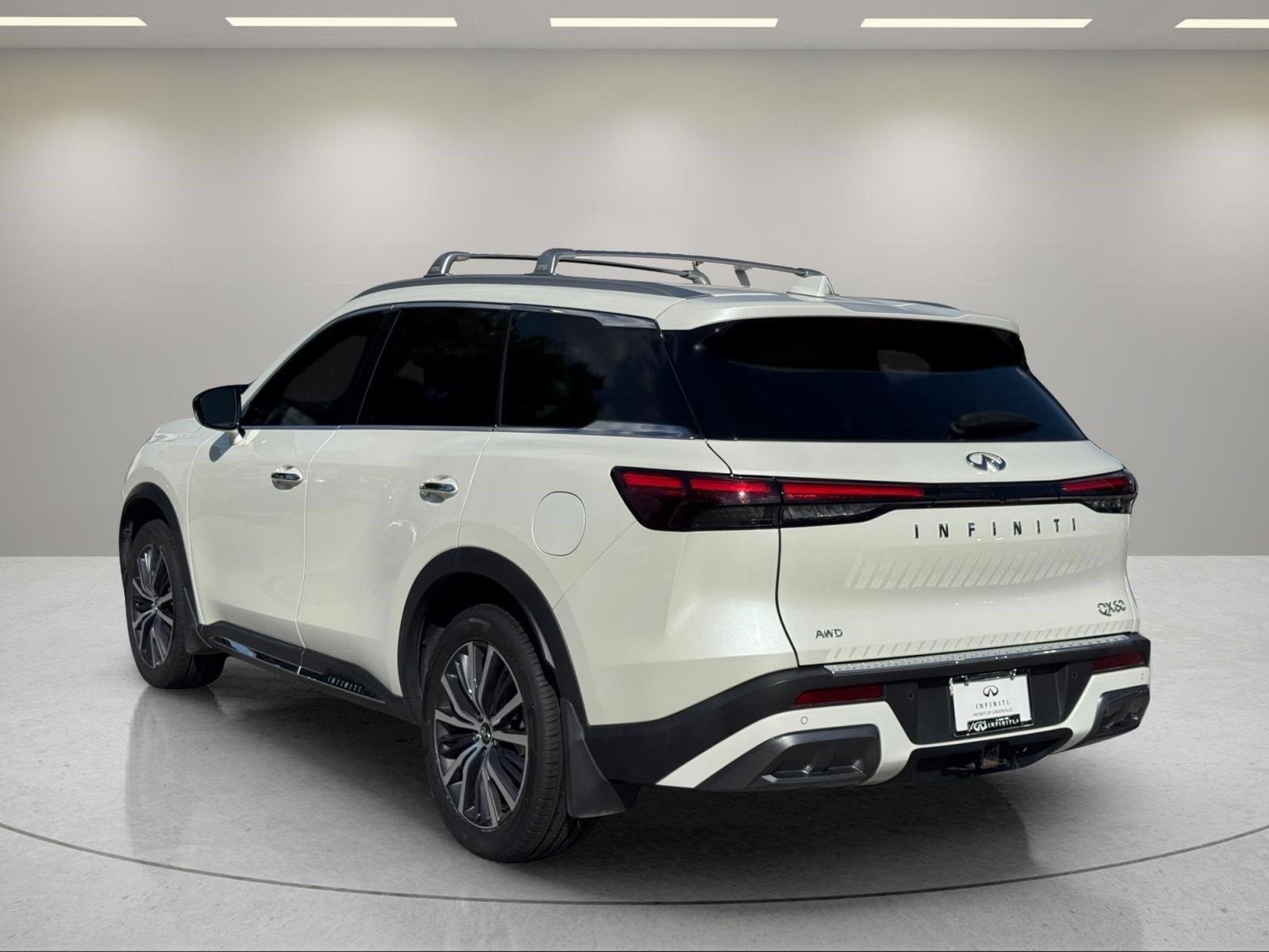 Used 2024 Majestic White INFINITI SENSORY image 3