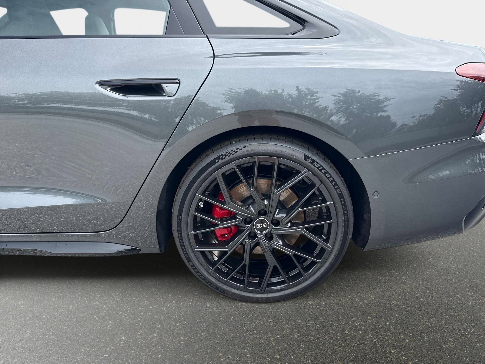 New 2026 Daytona Gray Pearl Effect Audi Prestige image 9