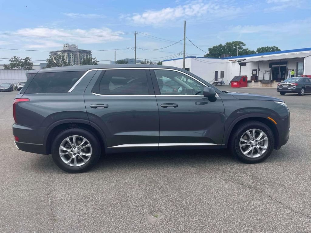 Used 2020 Green Hyundai SE image 5