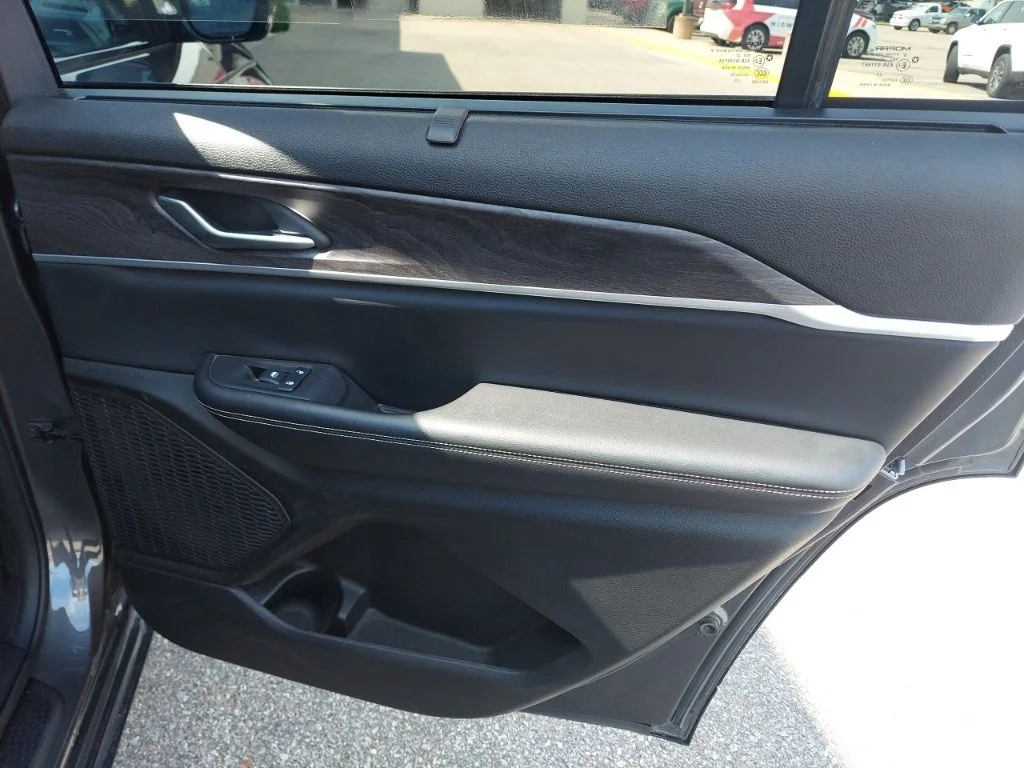 Used 2023 Gray Jeep Limited image 40