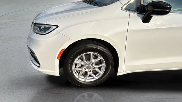 Used 2024 White Chrysler Touring L image 35