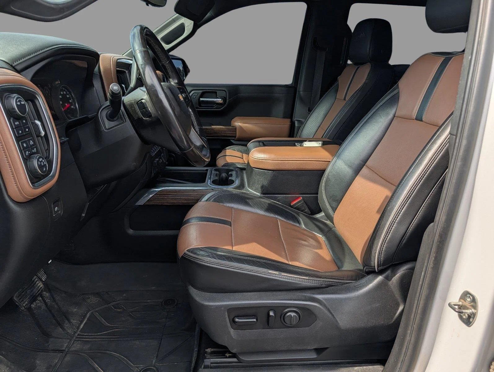 Used 2020 IRIDESCENT PEARL TRICOAT Chevrolet High Country image 12