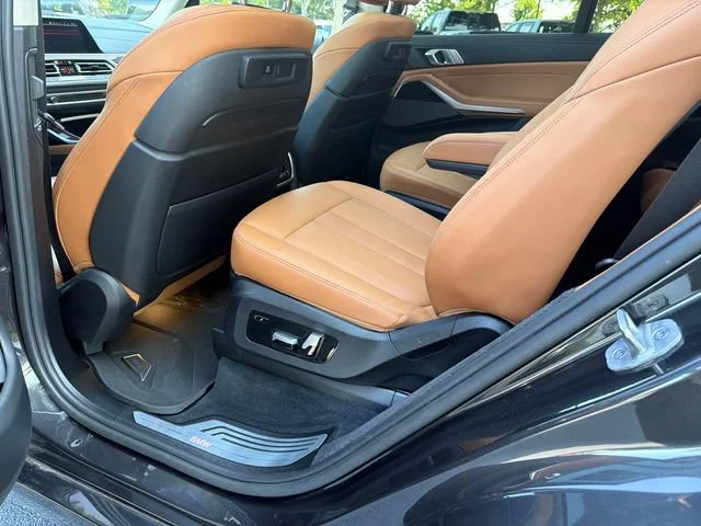 Used 2021 Gray BMW xDrive40i image 21