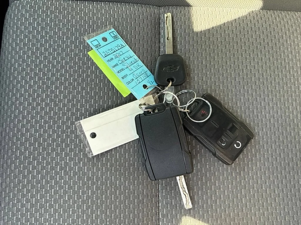 Used 2017 GRAPHITE METALLIC Chevrolet LT image 9