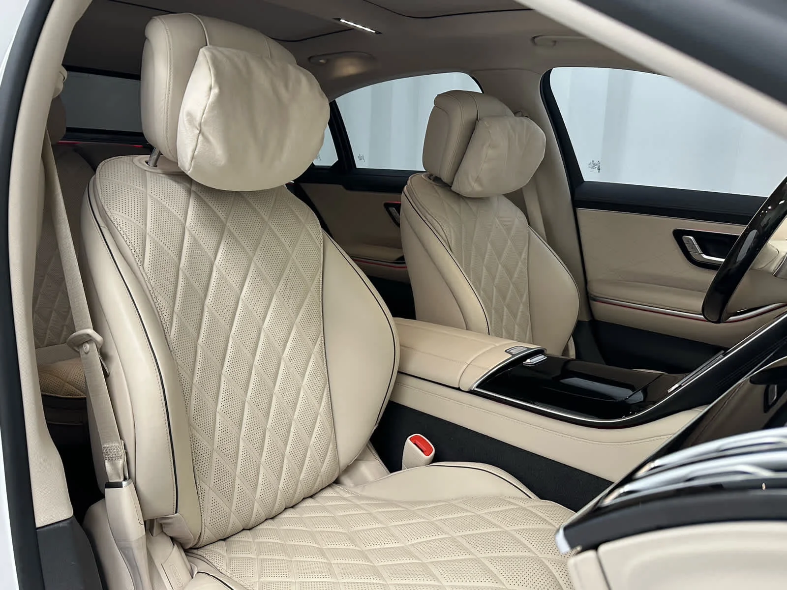 Used 2024 MANUFAKTUR Moonlight White Metallic Mercedes-Benz S 580 image 18