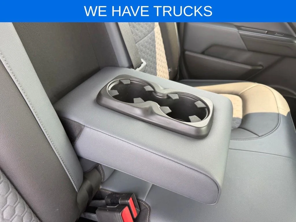 Used 2017 White Chevrolet Z71 image 39