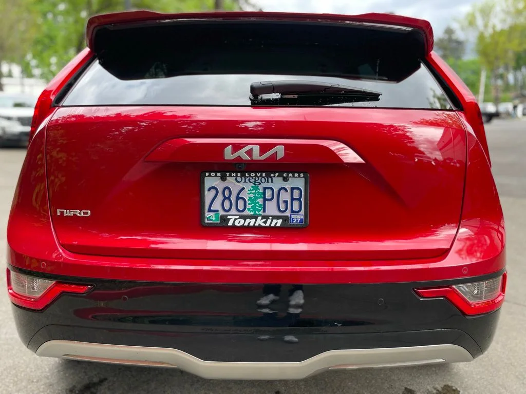 Used 2023 Runway Red Kia Wind image 7