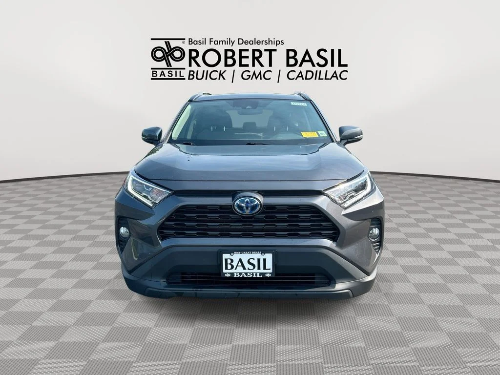 Used 2019 Gray Toyota XLE image 3