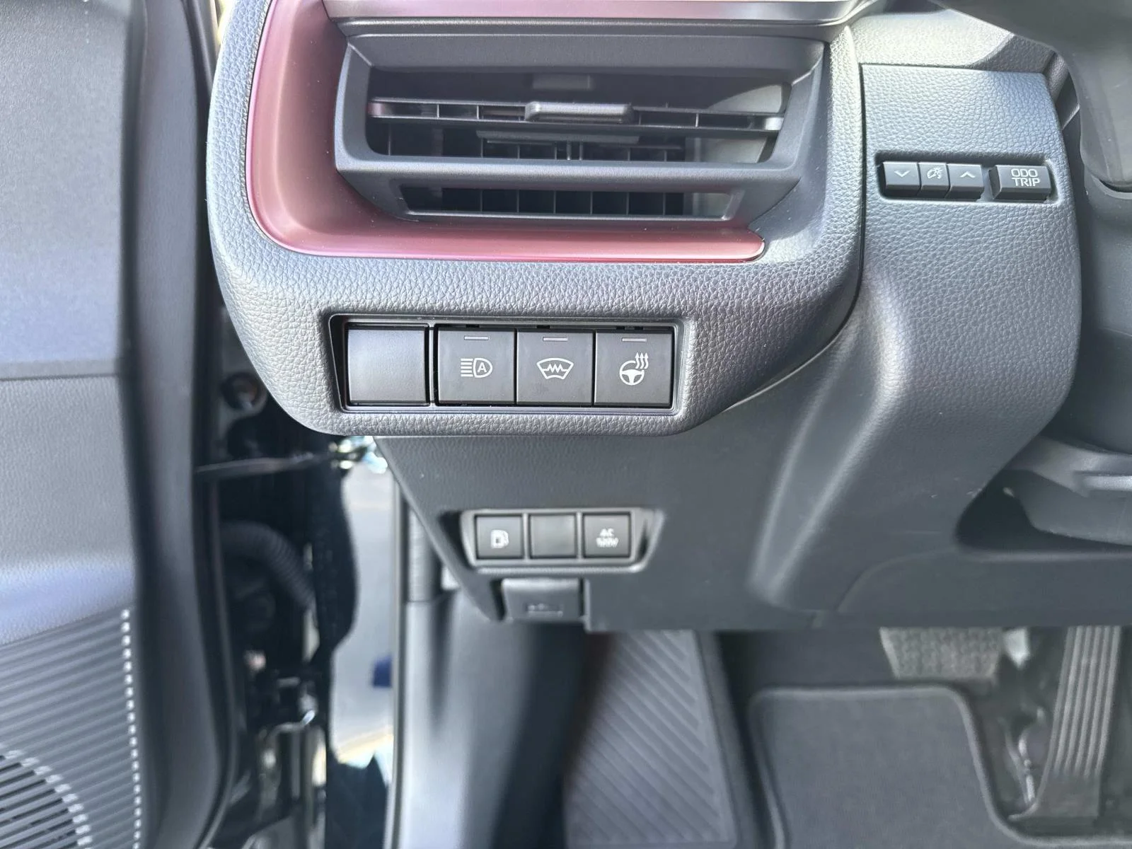2026 Toyota Prius Plug-in Hybrid XSE - Photo 13