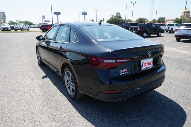Used 2024  Volkswagen SE image 8