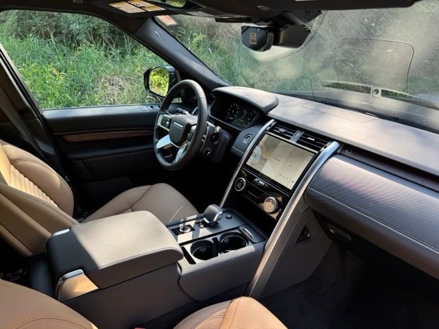 New 2026 Santorini Black Land Rover Dynamic SE image 21