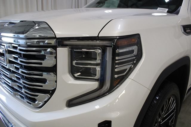 Used 2024 White GMC Denali image 34