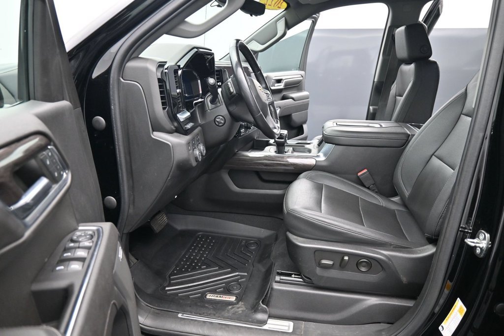 Used 2022 Black Chevrolet LTZ image 17