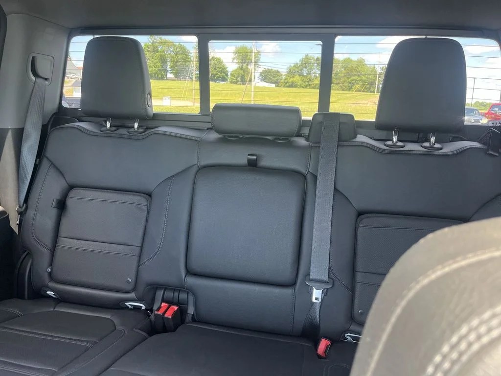 Used 2022 White GMC Denali image 22