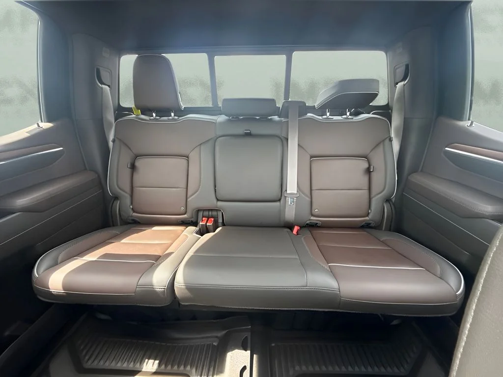 Used 2023 Silver GMC Denali image 7