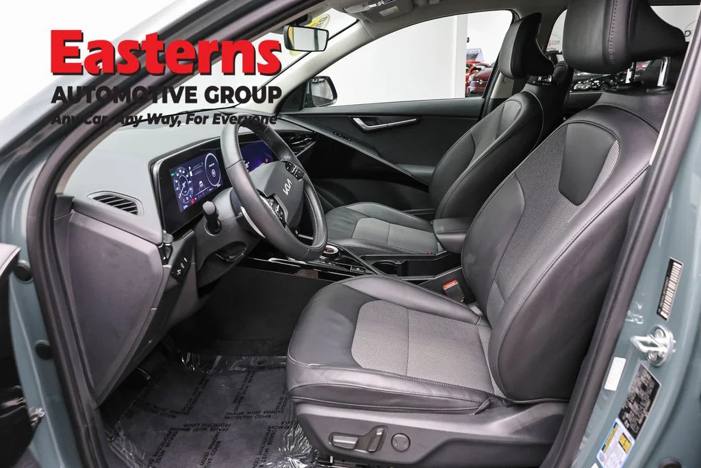Used 2023 Green Kia Wind image 14