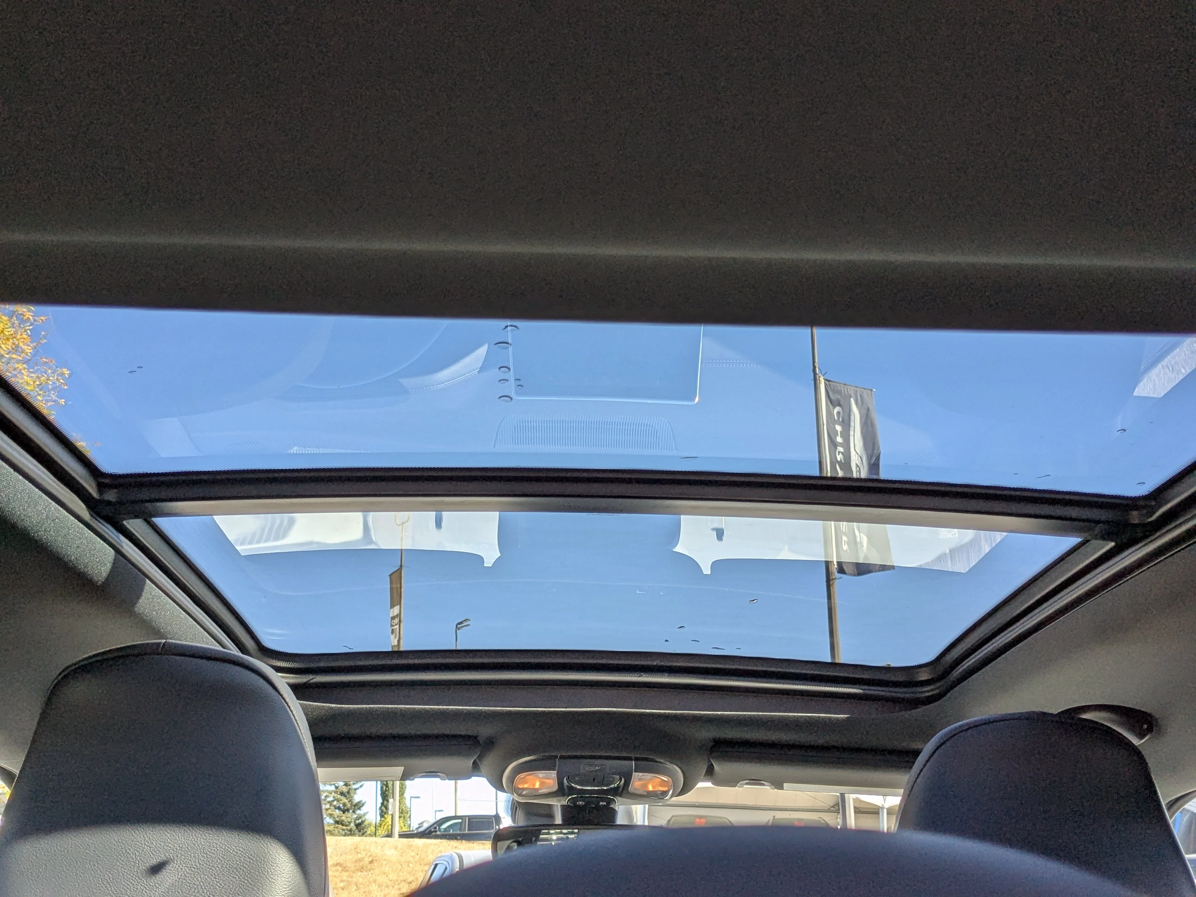 New 2026 White Jeep North - Panoramic Sunroof - Alpine Audio -  Adaptive Cruise - Power Liftgate & Tons More! image 27