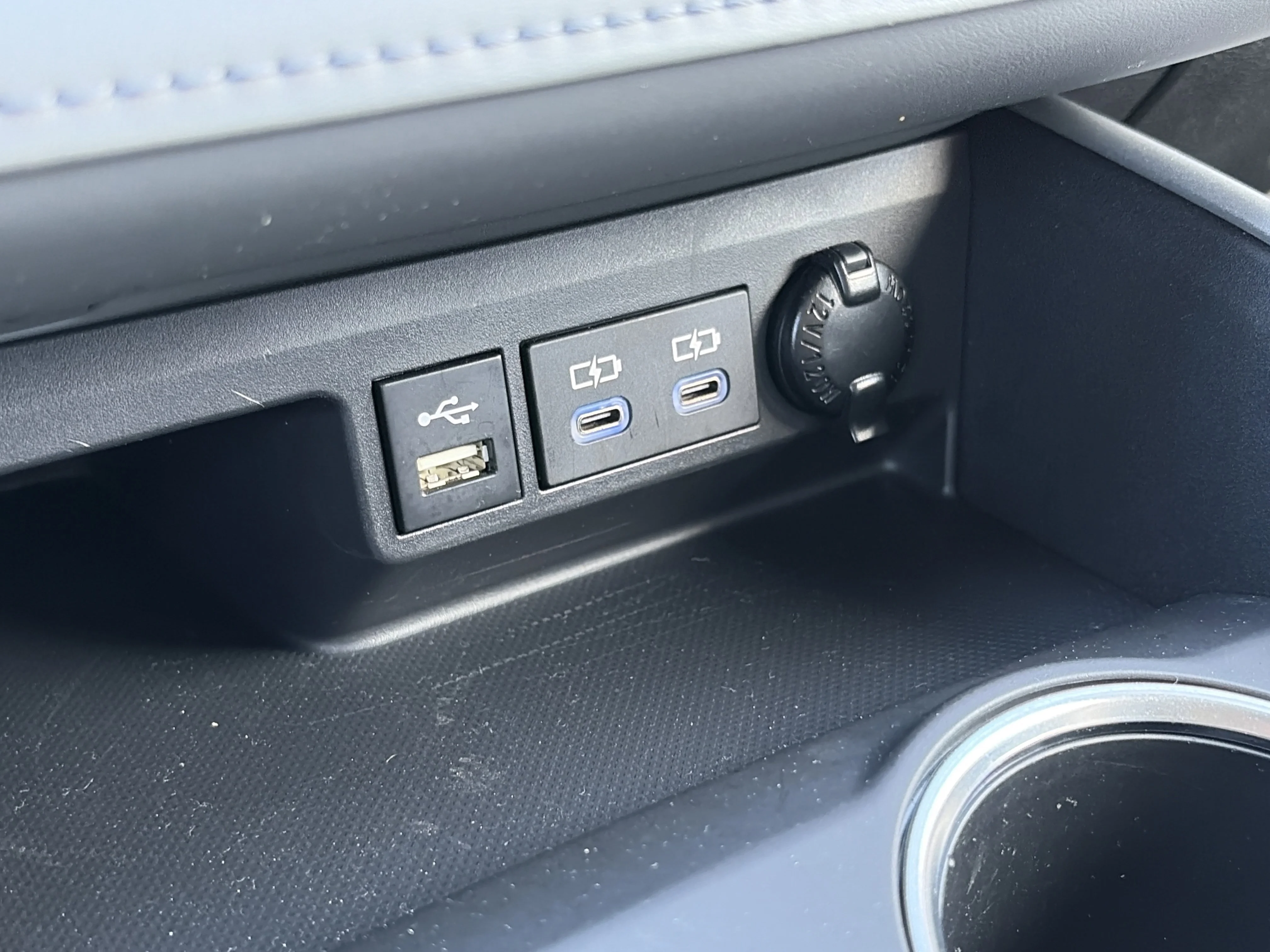 2022 Toyota Highlander XLE - Photo 12