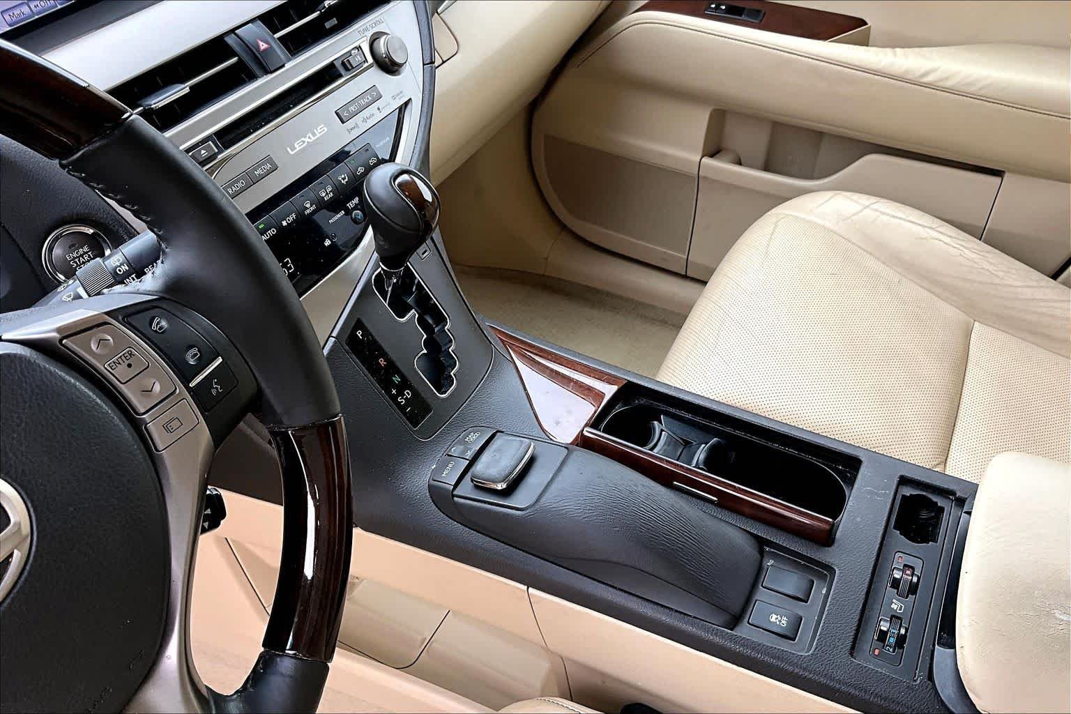 Used 2015 Starfire Pearl Lexus  image 17