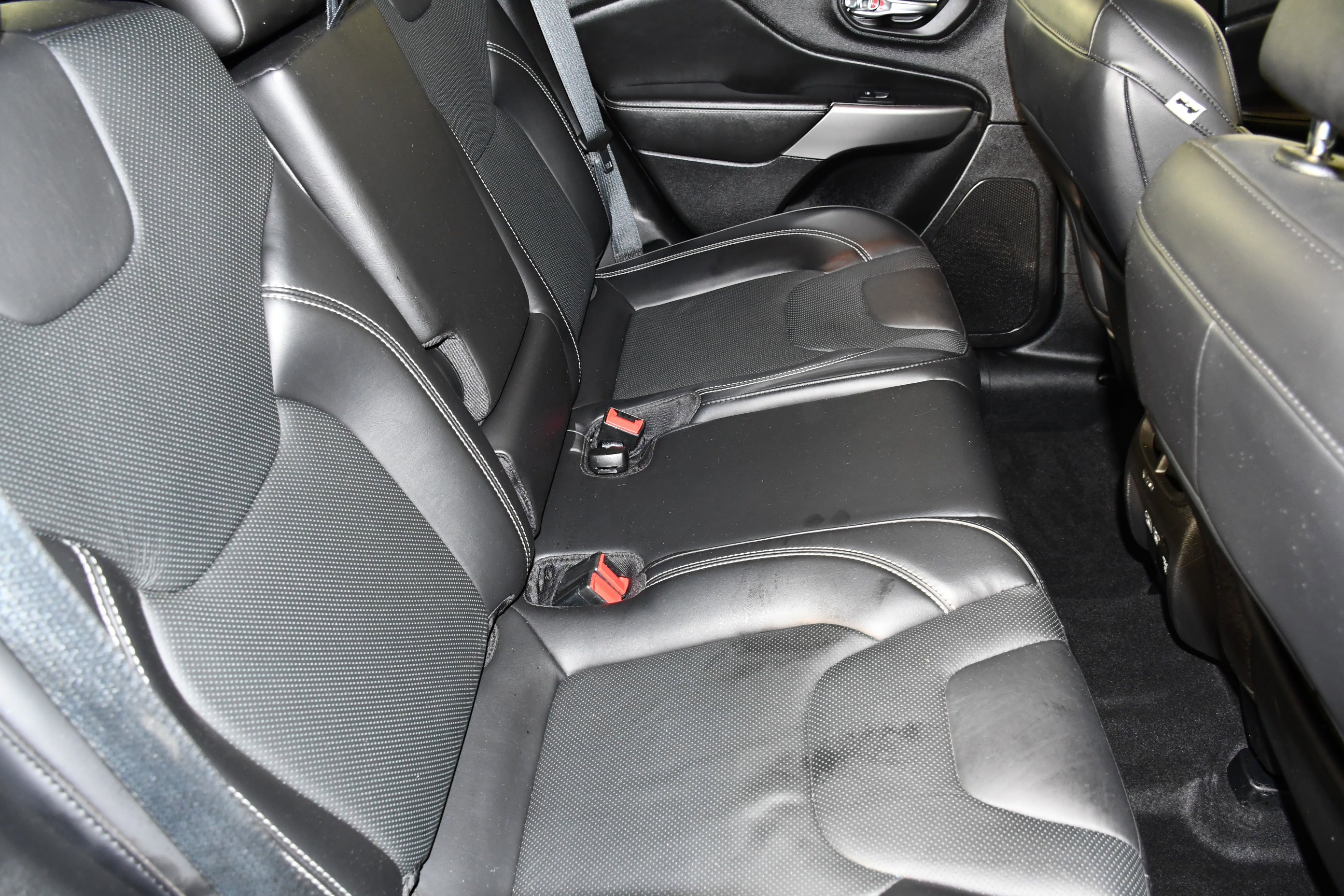 Used 2021 Velvet Red Pearlcoat Jeep 80th Anniversary image 46