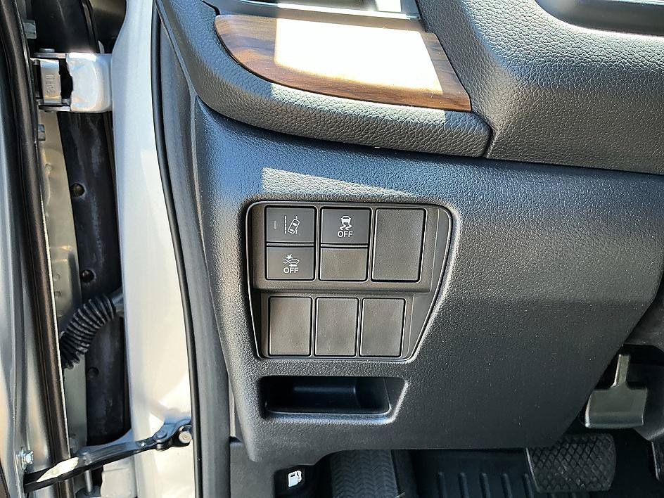 Used 2022 Silver Honda EX image 13