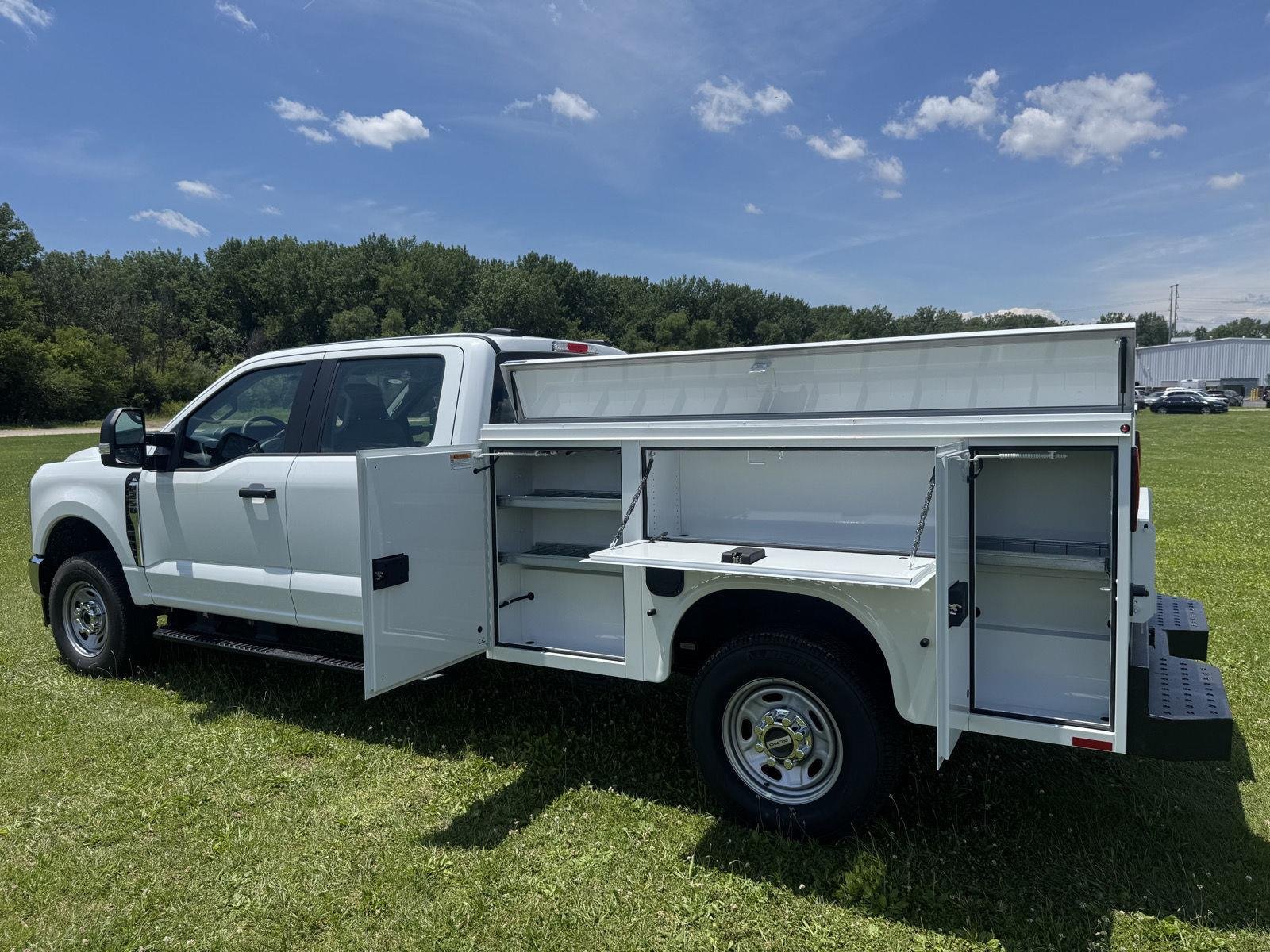 New 2026 Oxford White Ford XL image 2