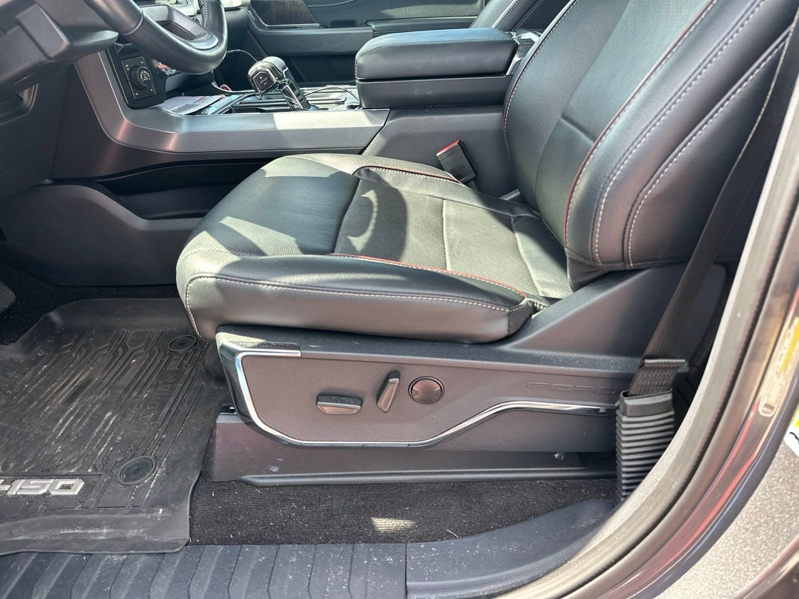 Used 2022 Gray Metallic Ford Lariat image 7