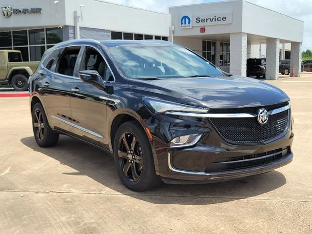 2023 Buick Enclave Essence's photo
