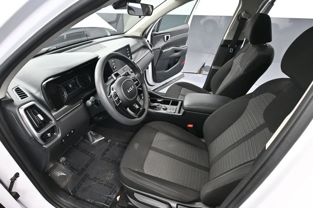 2023 Kia Sorento LX - Photo 20