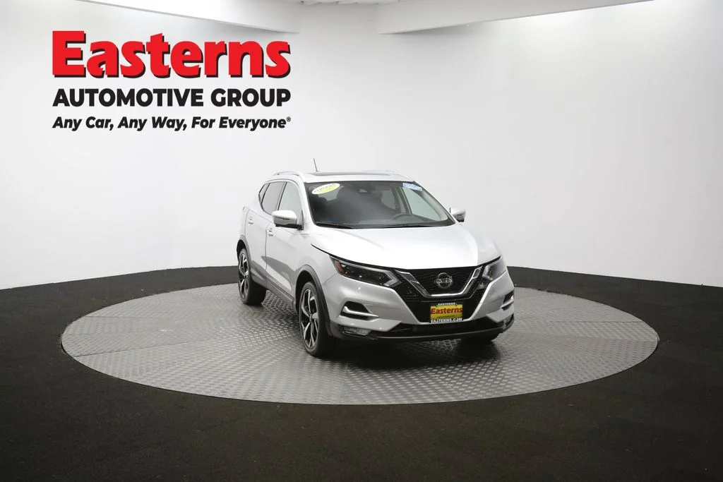 Used 2022 Silver Nissan SL image 50