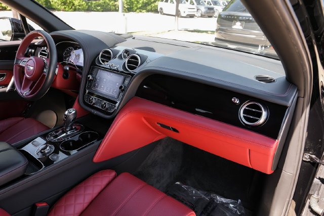 Used 2019 Black Crystal over Cricket Ball Bentley V8 image 19