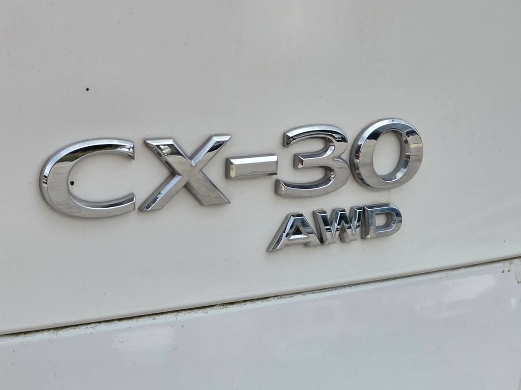 Used 2021 Snowflake White Pearl Mica Mazda Select image 8