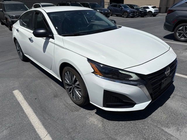 Ken Garff Cert 2025 Glacier White Nissan SV image 2