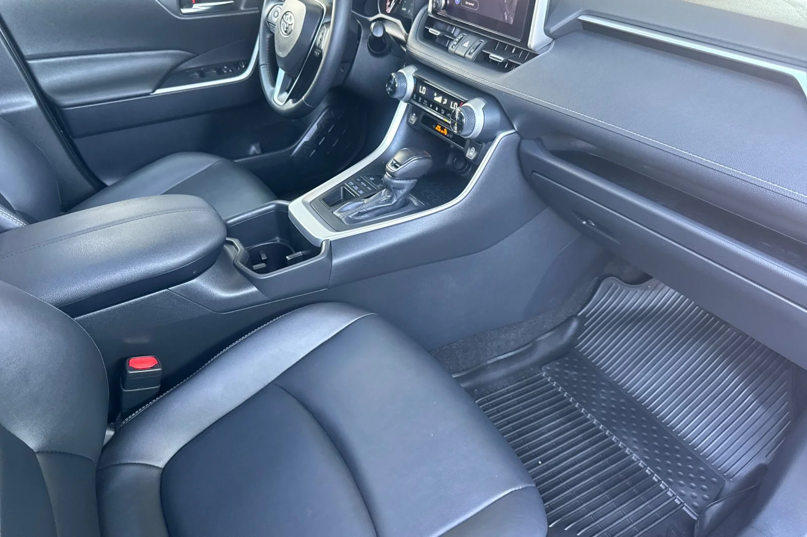 Used 2025 Beige Toyota XLE Premium image 19