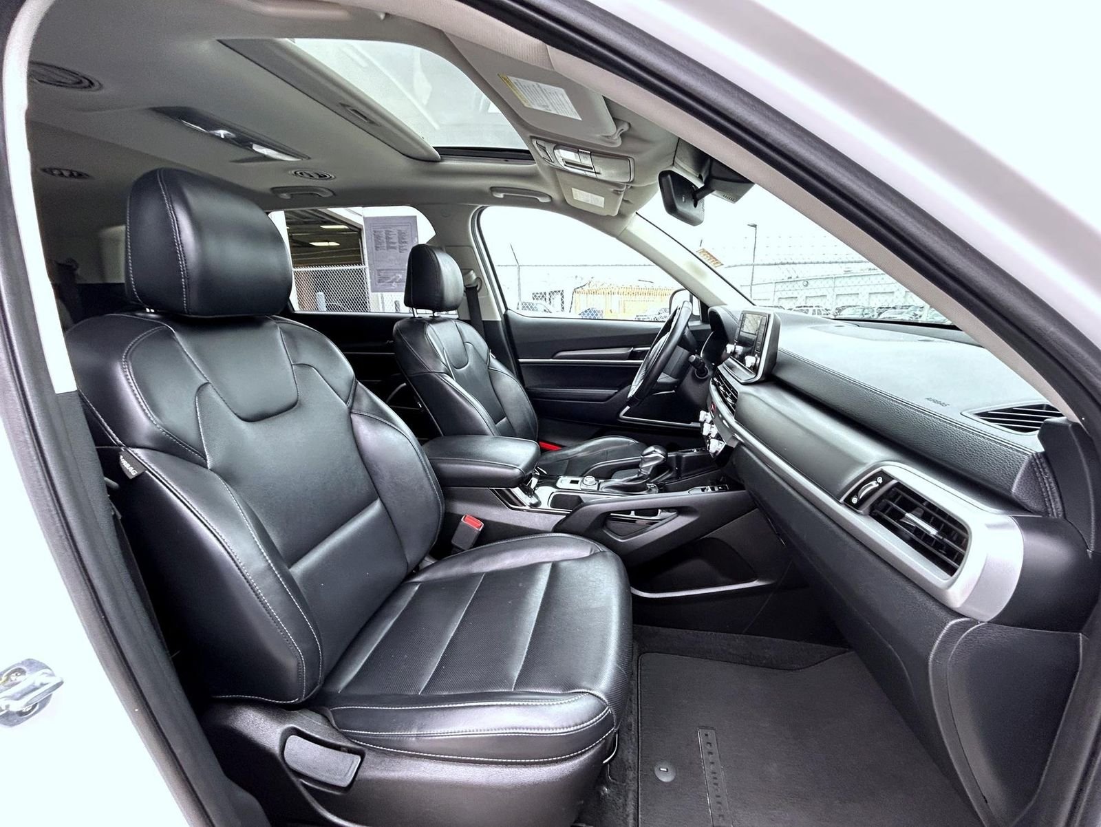 Used 2020 White Kia S image 16