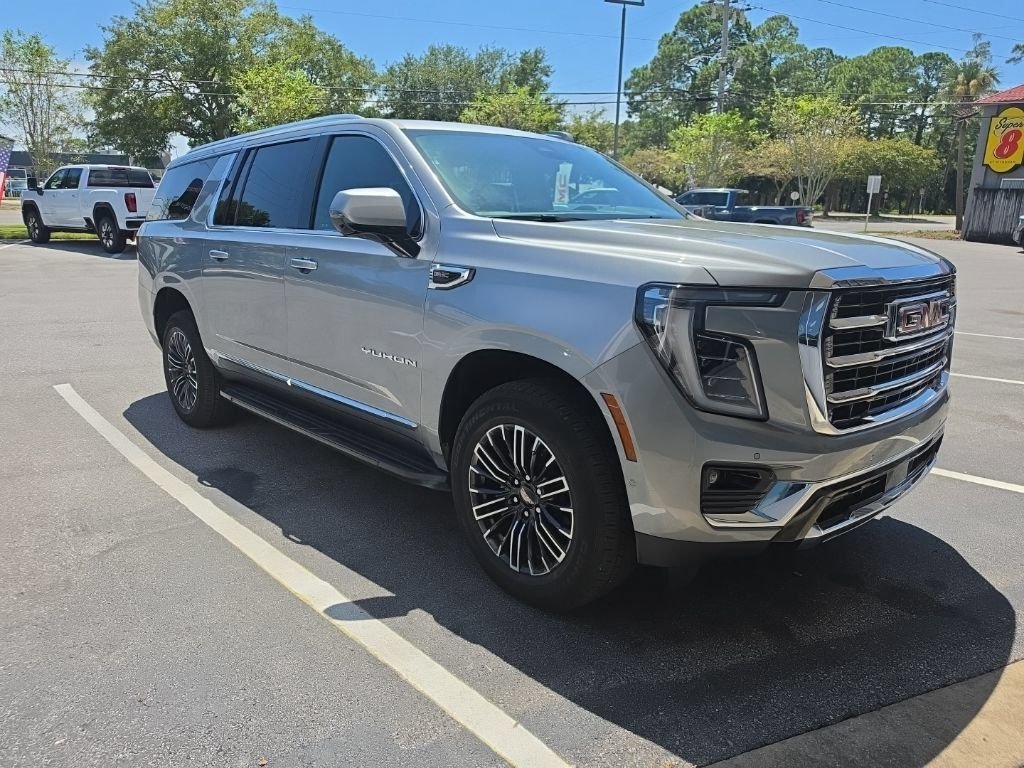 Used 2025 Silver GMC Elevation image 4