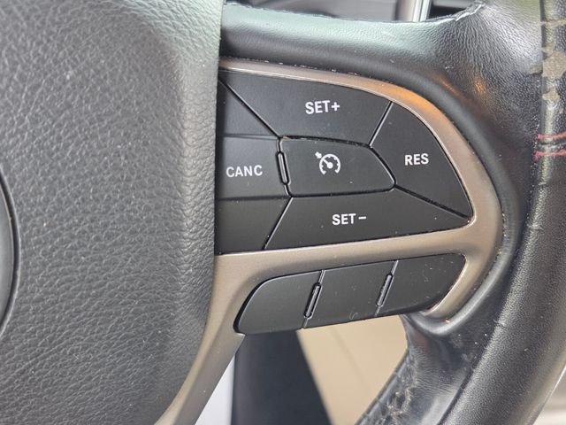 Used 2019 Red Jeep Laredo E image 21