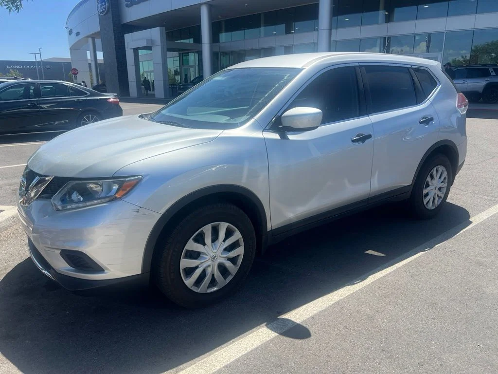 Used 2016 Silver Nissan S image 4