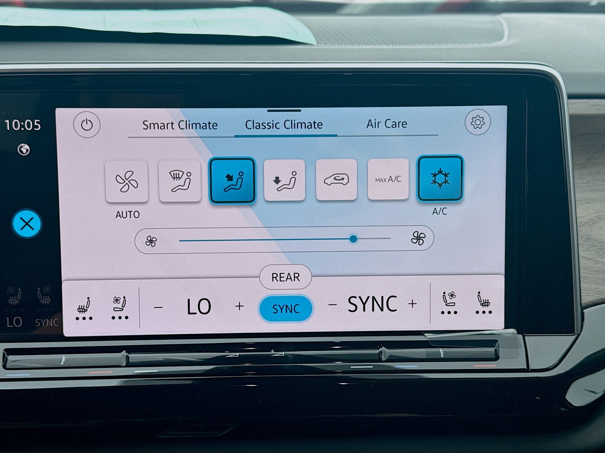 New 2026 Green Volkswagen 2.0T SE w/Technology image 14