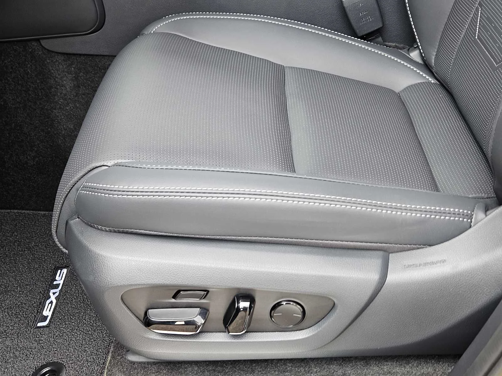 Certified Used 2026 CAVIAR Lexus Luxury image 18