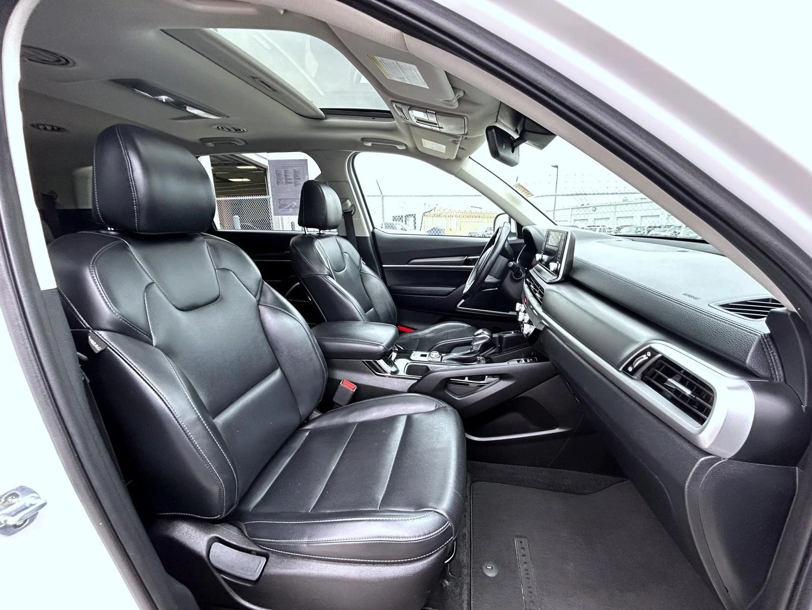 Used 2020 White Kia S image 16