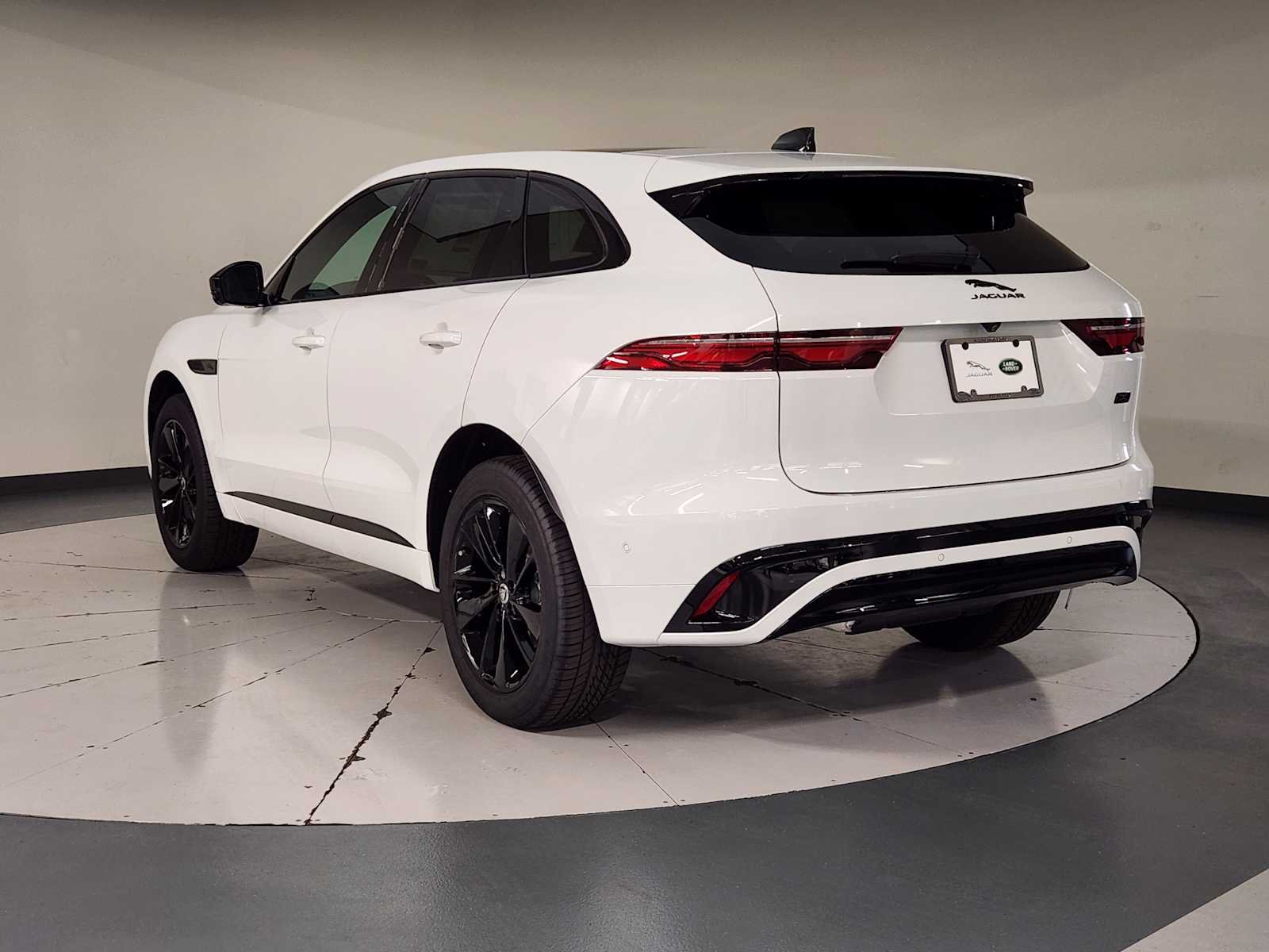 2026 Jaguar F-Pace R-Dynamic S - Photo 6