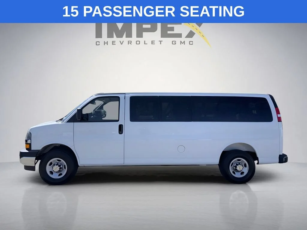 Used 2025 Summit White Chevrolet 1LT image 2