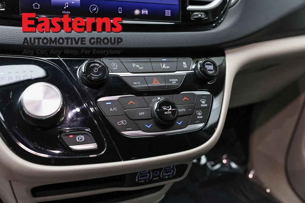 Used 2023 Gray Chrysler Touring L image 20