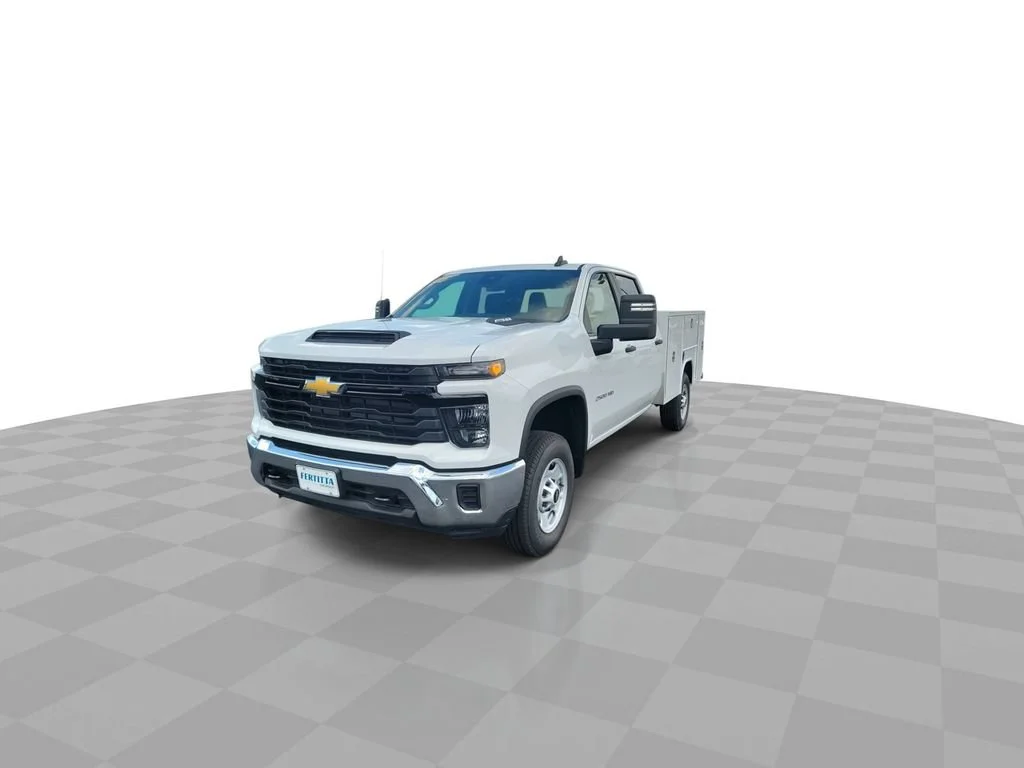 New 2026 Summit White Chevrolet WT image 4
